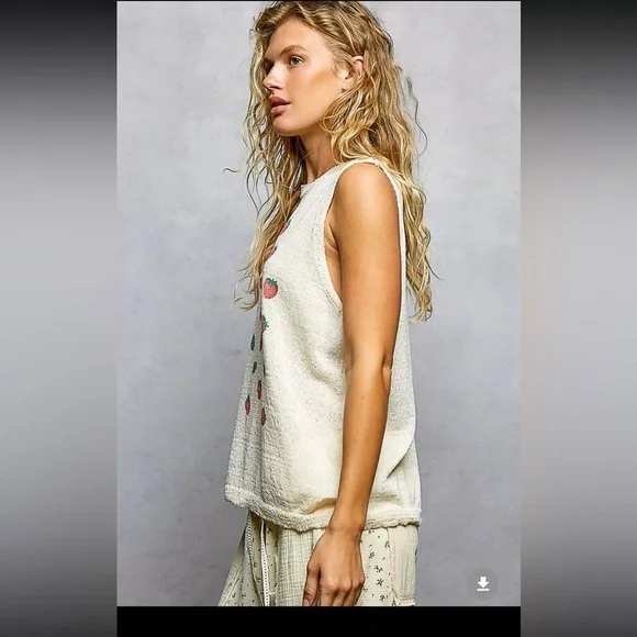 POL Strawberry Print Sleeveless Top - Picture 5 of 5